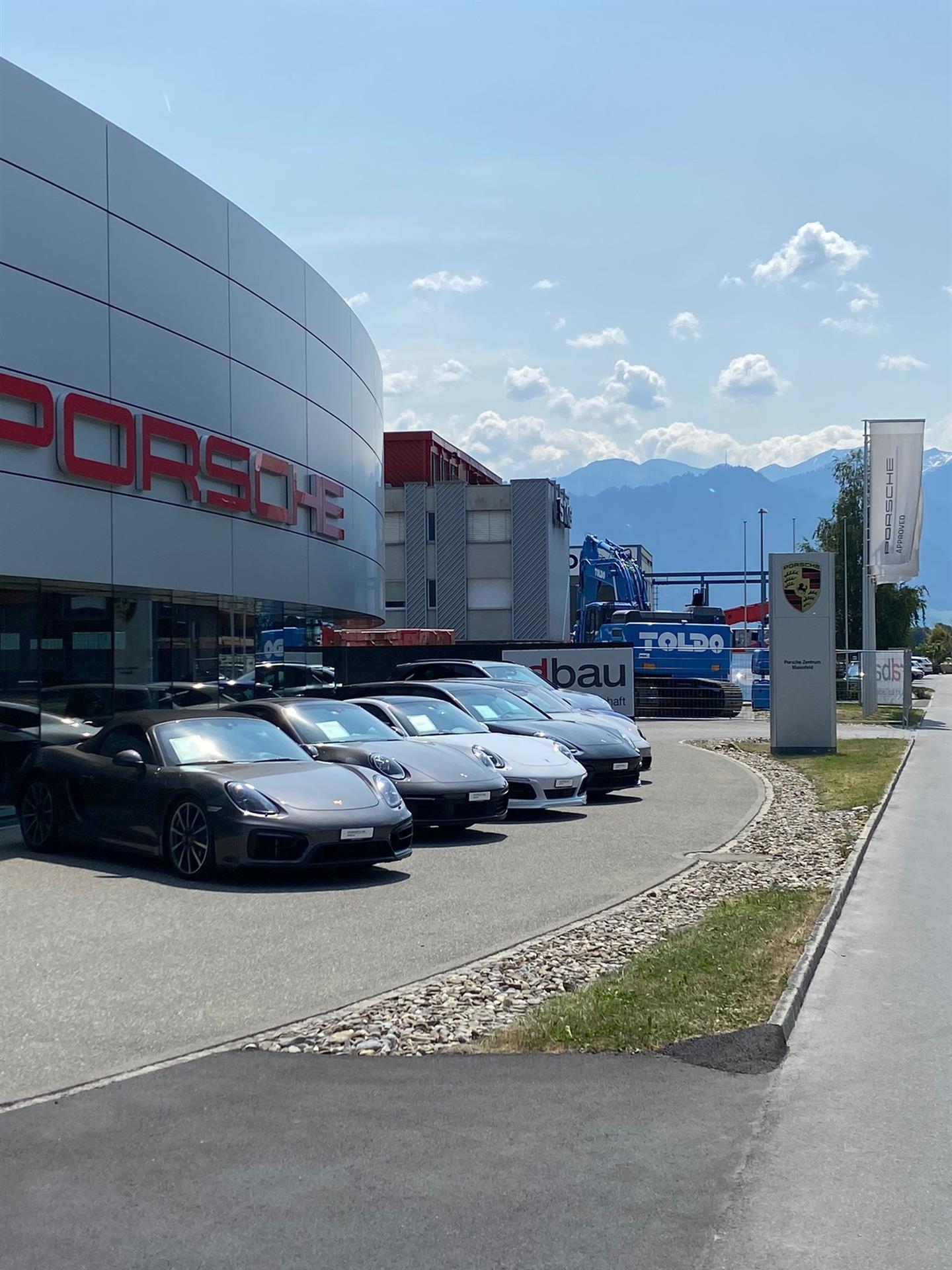 Neues Show- und Lagergebäude für das Porsche Zentrum Maienfeld